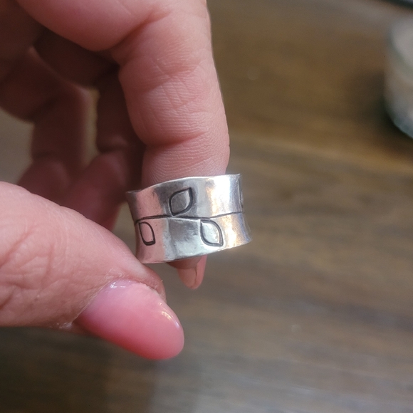 925 stamped silver ring with leaf pattern size 8 - Picture 4 of 4